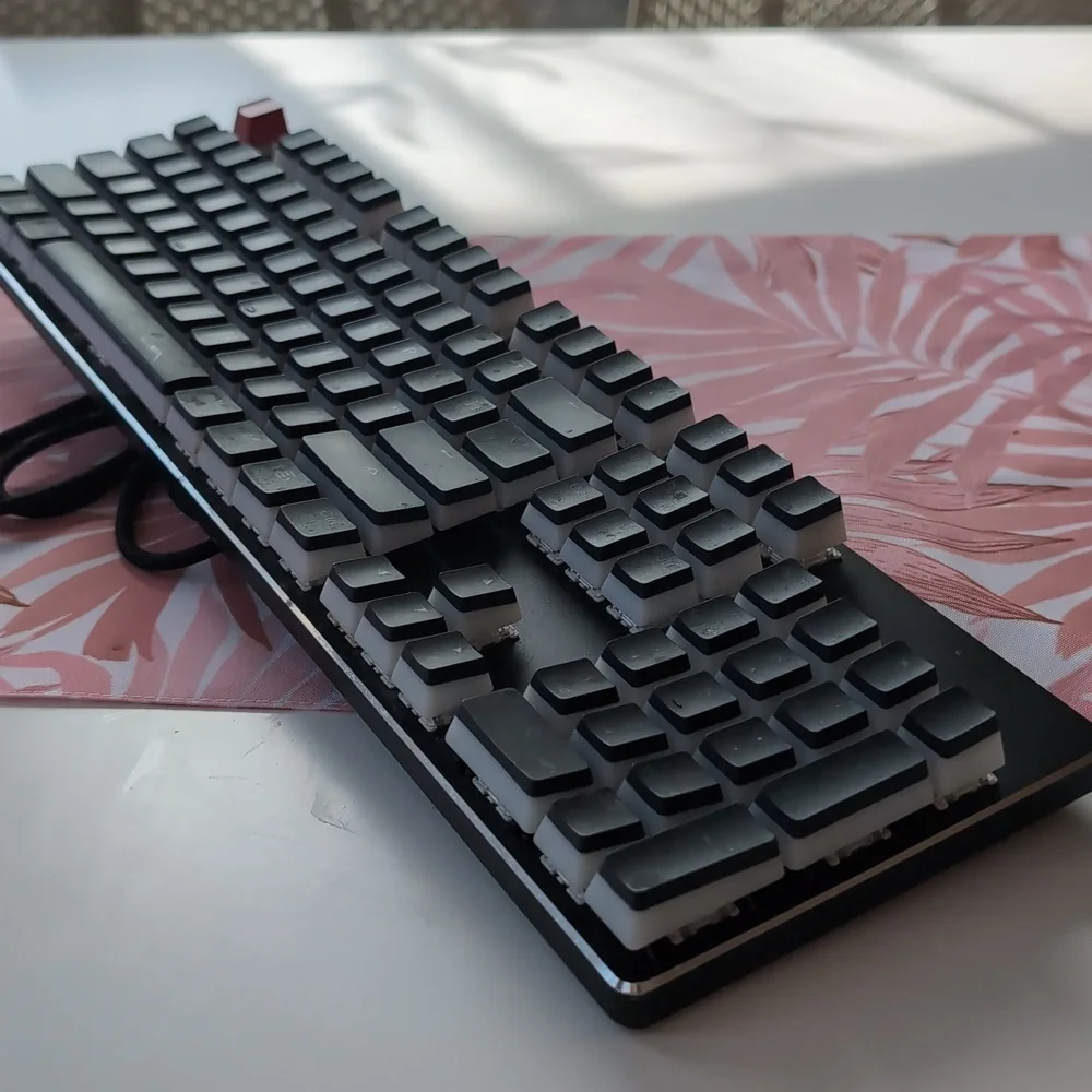 Glorious Custom Gaming Keyboard GMMK RGB Full Size - Wired Mechanical keyboard
